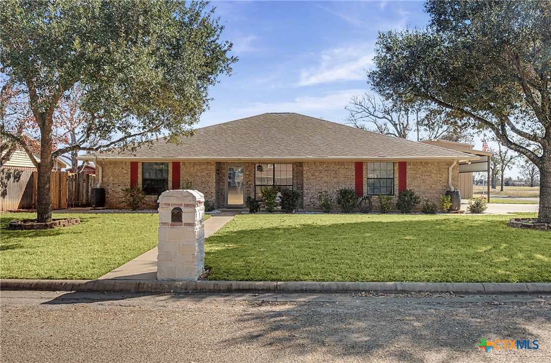 1601 Sunset Circle Cameron, TX 76520 - Photo 2 of 40 a front view of a house with a yard