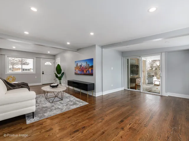 $699,900 | 7225 East Prairie Road, Lincolnwood, IL 60712