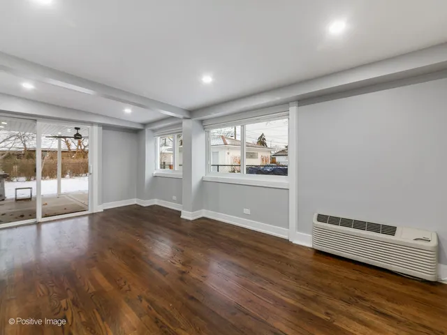 $699,900 | 7225 East Prairie Road, Lincolnwood, IL 60712