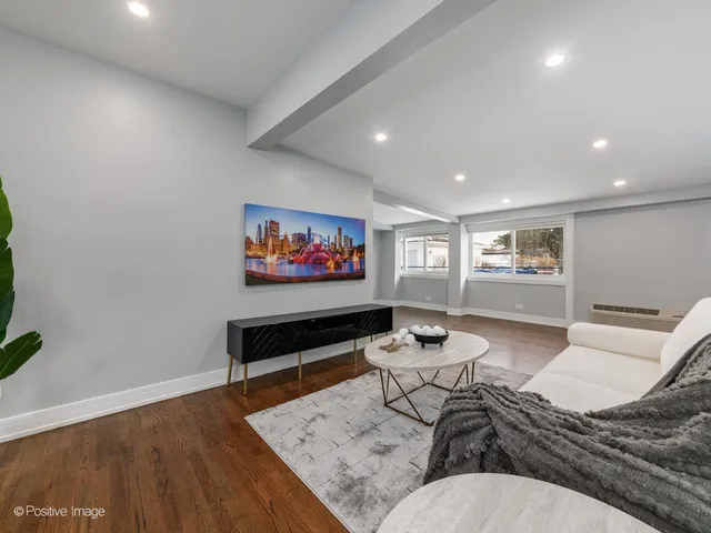 $699,900 | 7225 East Prairie Road, Lincolnwood, IL 60712