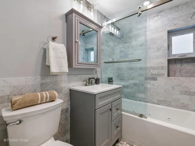 $699,900 | 7225 East Prairie Road, Lincolnwood, IL 60712