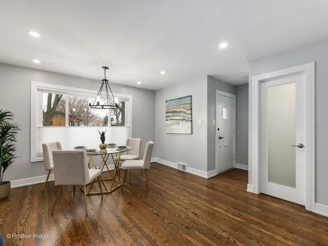 $699,900 | 7225 East Prairie Road, Lincolnwood, IL 60712