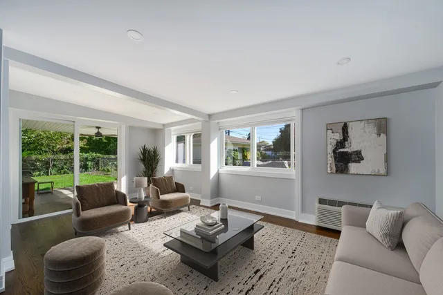 $699,900 | 7225 East Prairie Road, Lincolnwood, IL 60712