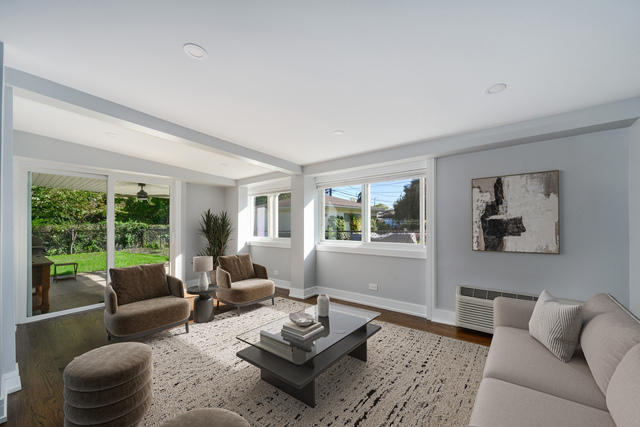 7225 East Prairie Road Lincolnwood, IL 60712 - Photo 6 of 30