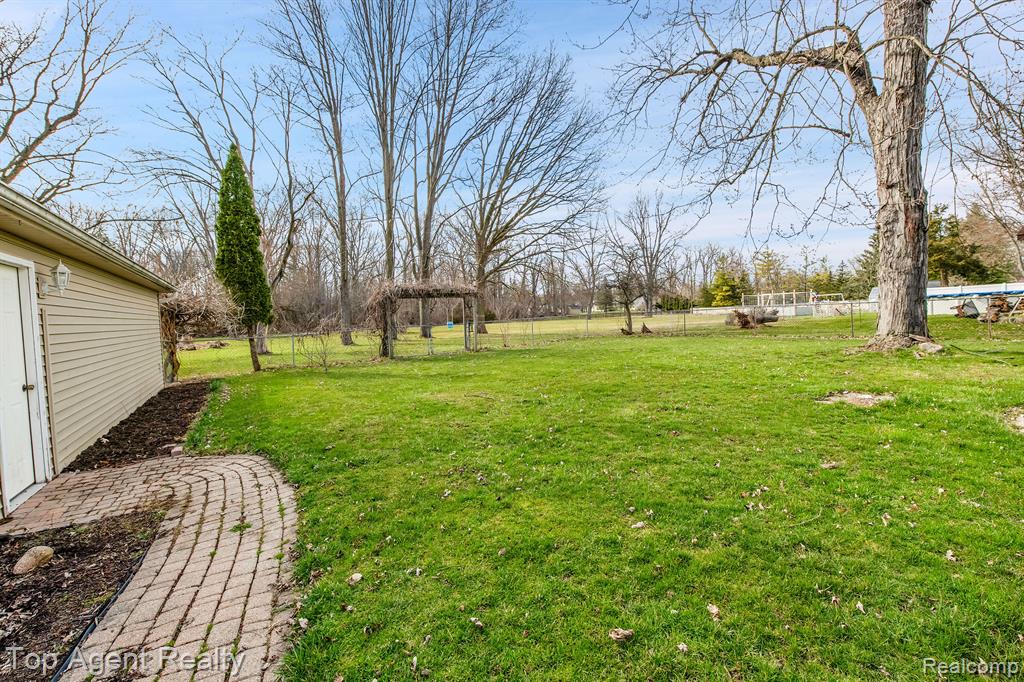 3302 Grant Road Rochester Hills, MI 48309 - Photo 26 of 40