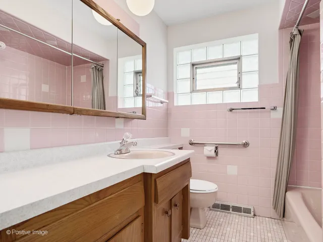 $389,700 | 5311 South Ashland Avenue, Countryside, IL 60525