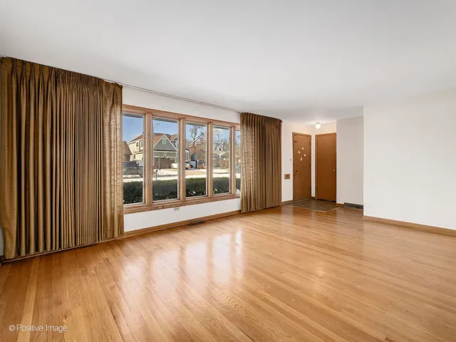 $389,700 | 5311 South Ashland Avenue, Countryside, IL 60525