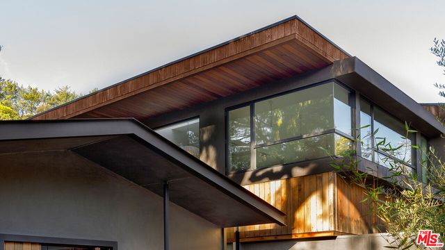 a view of an outdoor space