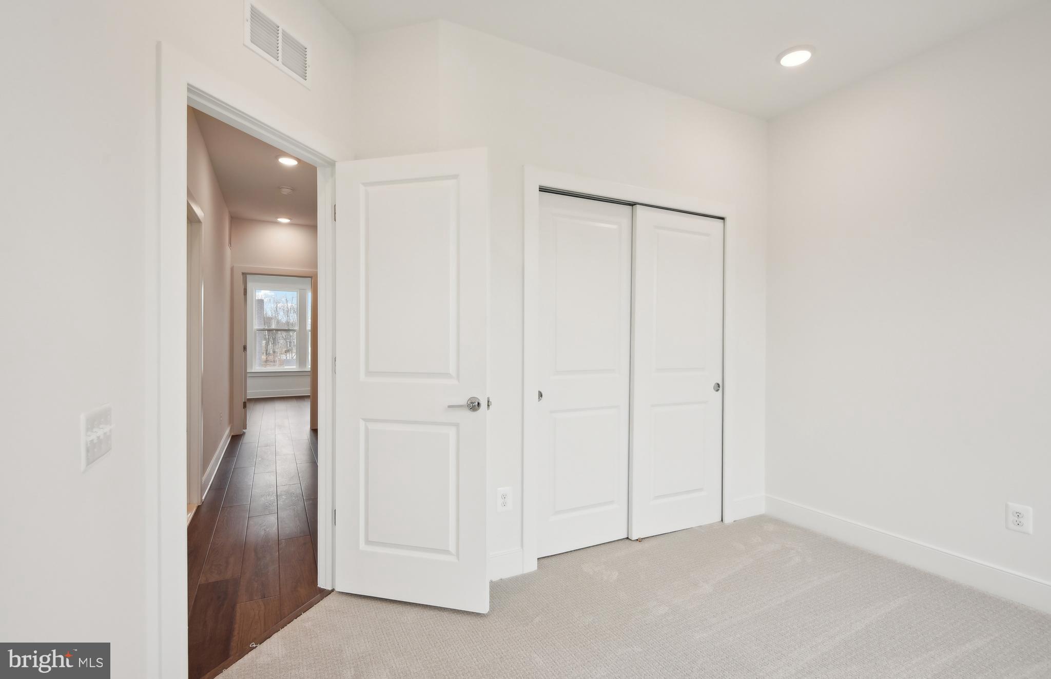 42601 Houdini Rst Terrace Leesburg, VA 20176 - Photo 23 of 52 an empty room with closet and a bathroom