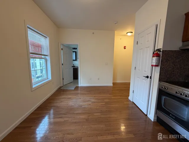 $1,200 | 118 Bayard Street, Unit 8, New Brunswick, NJ 08901