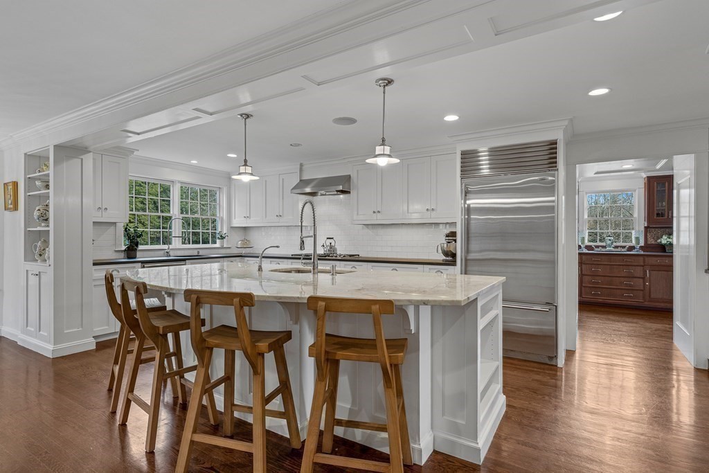 61 Eisenhower Circle Wellesley, MA 02482 - Photo 13 of 34