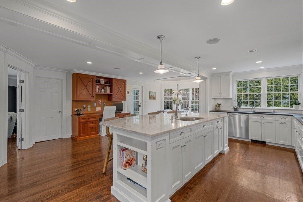 61 Eisenhower Circle Wellesley, MA 02482 - Photo 15 of 34