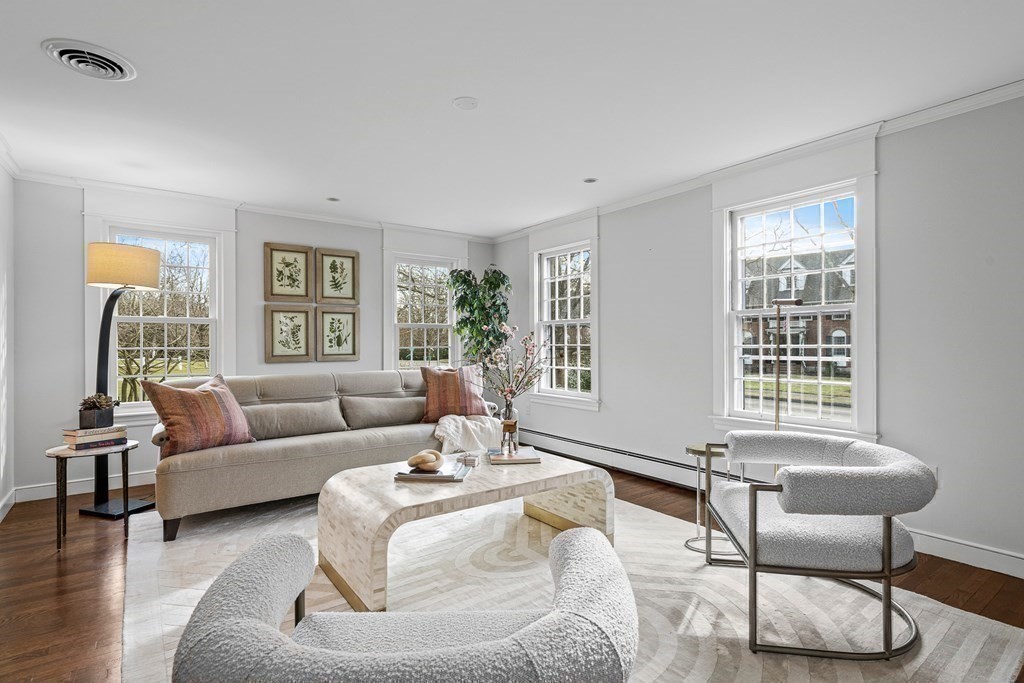 61 Eisenhower Circle Wellesley, MA 02482 - Photo 4 of 34