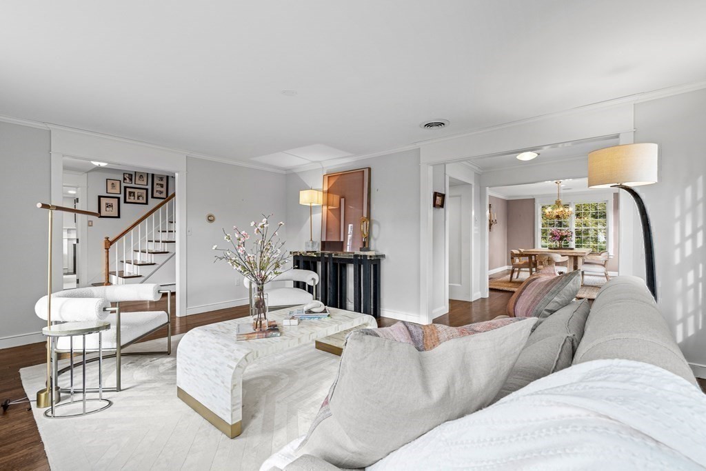 61 Eisenhower Circle Wellesley, MA 02482 - Photo 6 of 34