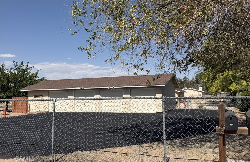 13269 Mohawk Road Apple Valley, CA 92308 - Photo 2 of 8 a view of a backyard