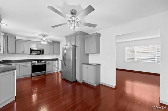 $219,900 | 213 Lexington Drive, Fairview Heights, IL 62208