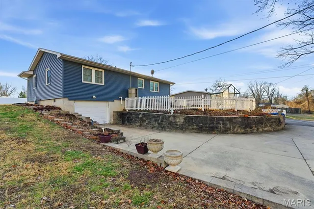 $219,900 | 213 Lexington Drive, Fairview Heights, IL 62208