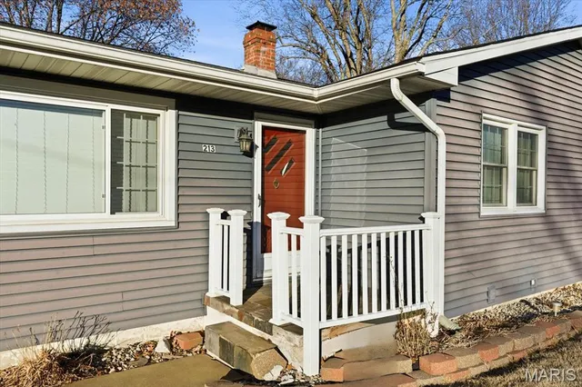 $219,900 | 213 Lexington Drive, Fairview Heights, IL 62208