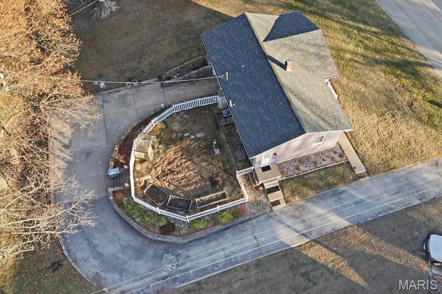 $219,900 | 213 Lexington Drive, Fairview Heights, IL 62208