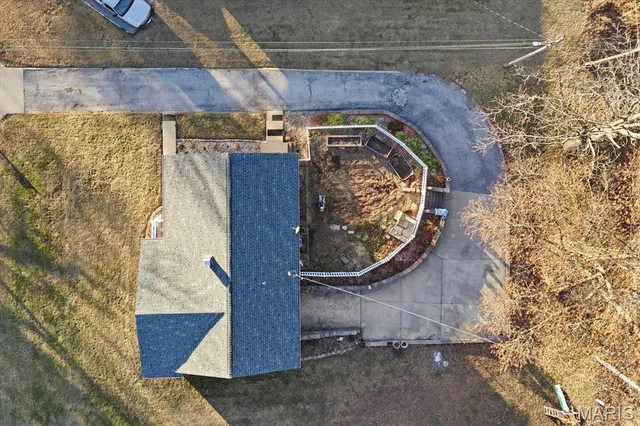 $219,900 | 213 Lexington Drive, Fairview Heights, IL 62208