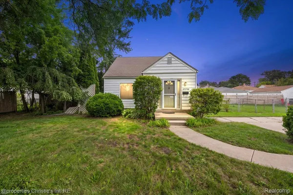 $100,000 | 23786 Cushing Avenue, Eastpointe, MI 48021