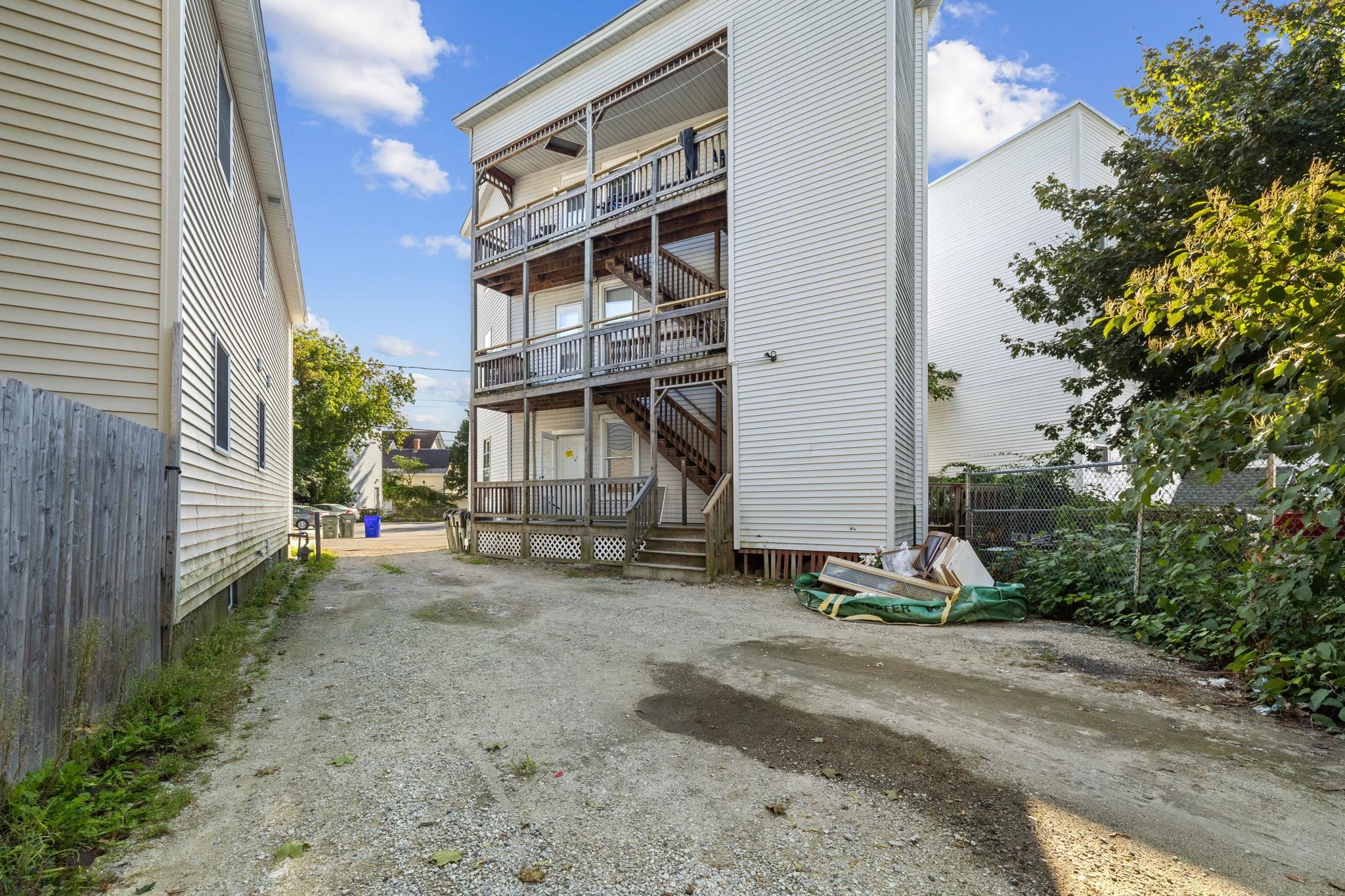 252 East High Street Manchester, NH 03104 - Photo 3 of 9