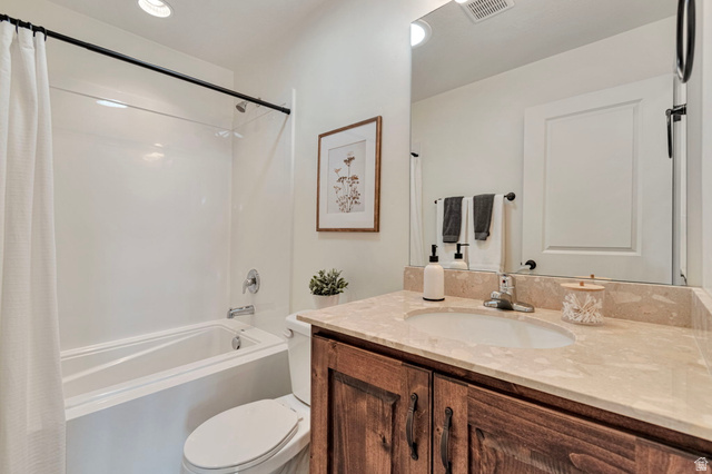 1288 North Horizon View Loop Elk Ridge, UT 84651 - Photo 26 of 40 Bathroom with vanity and shower / tub combo