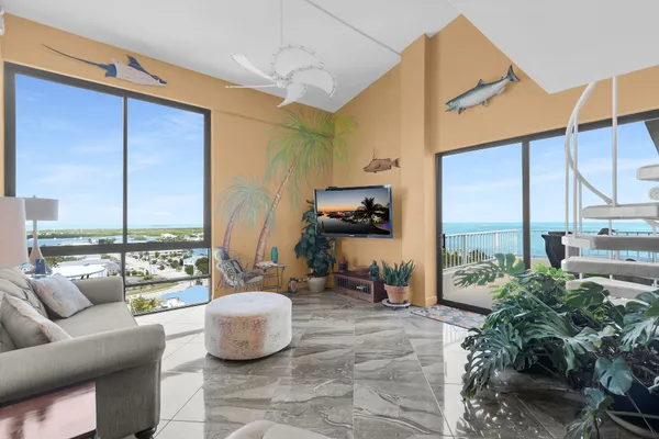 a view of entryway and hall