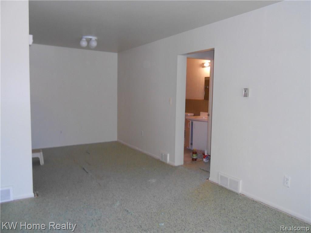 25555 Lahser Road, Unit 16 Southfield, MI 48033 - Photo 3 of 4