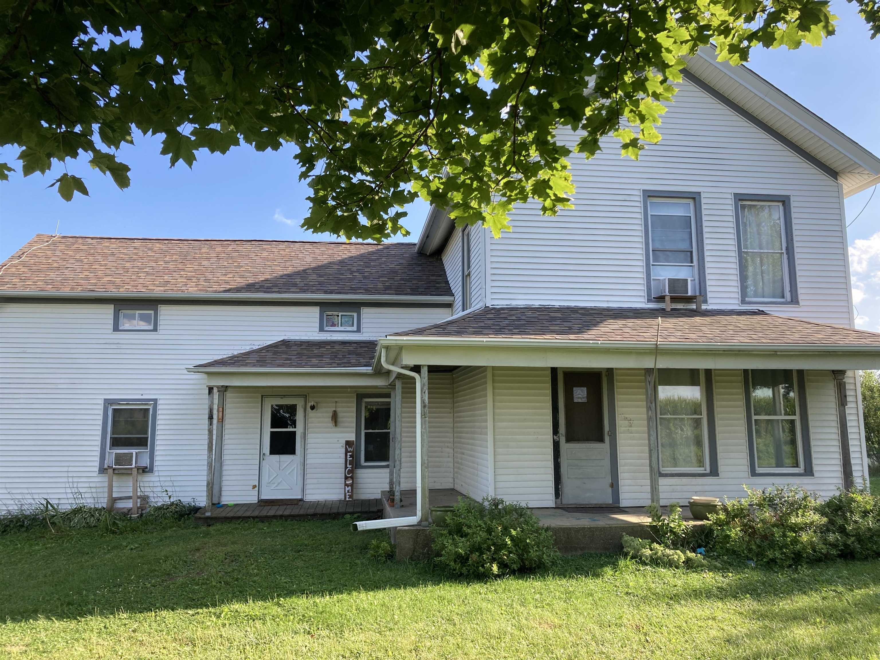 15702 Farm School Road Durand, IL 61024 - Photo 2 of 38 a front view of a house with a yard