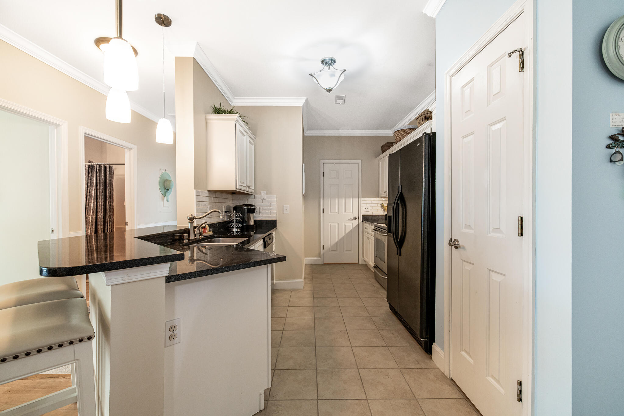 1984 Folly Road, Unit B108 Charleston, SC 29412 - Photo 10 of 51 Kitchen/Bar Area
