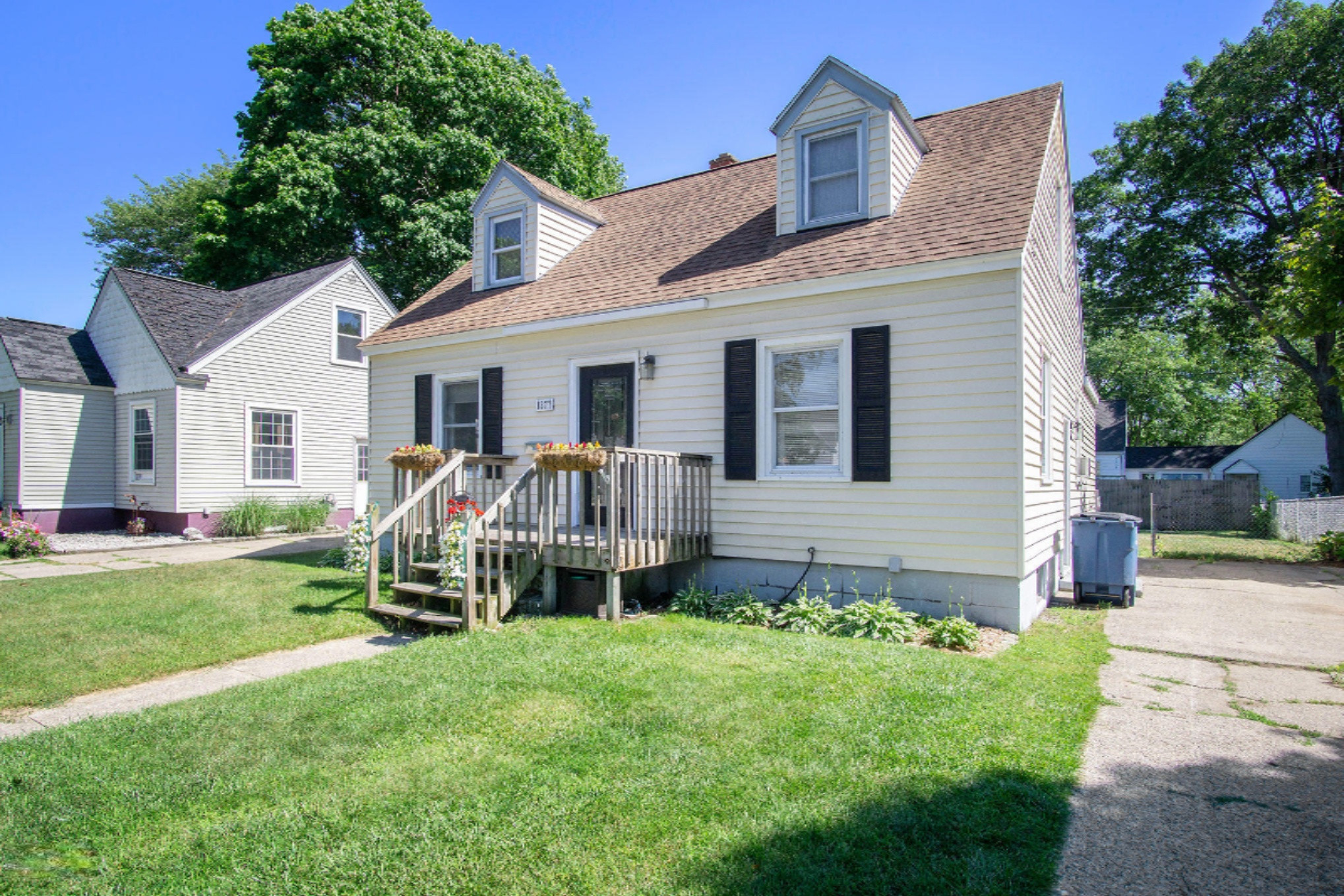 1377 Cornell Road Muskegon, MI 49441 - Photo 2 of 36 Exterior 1