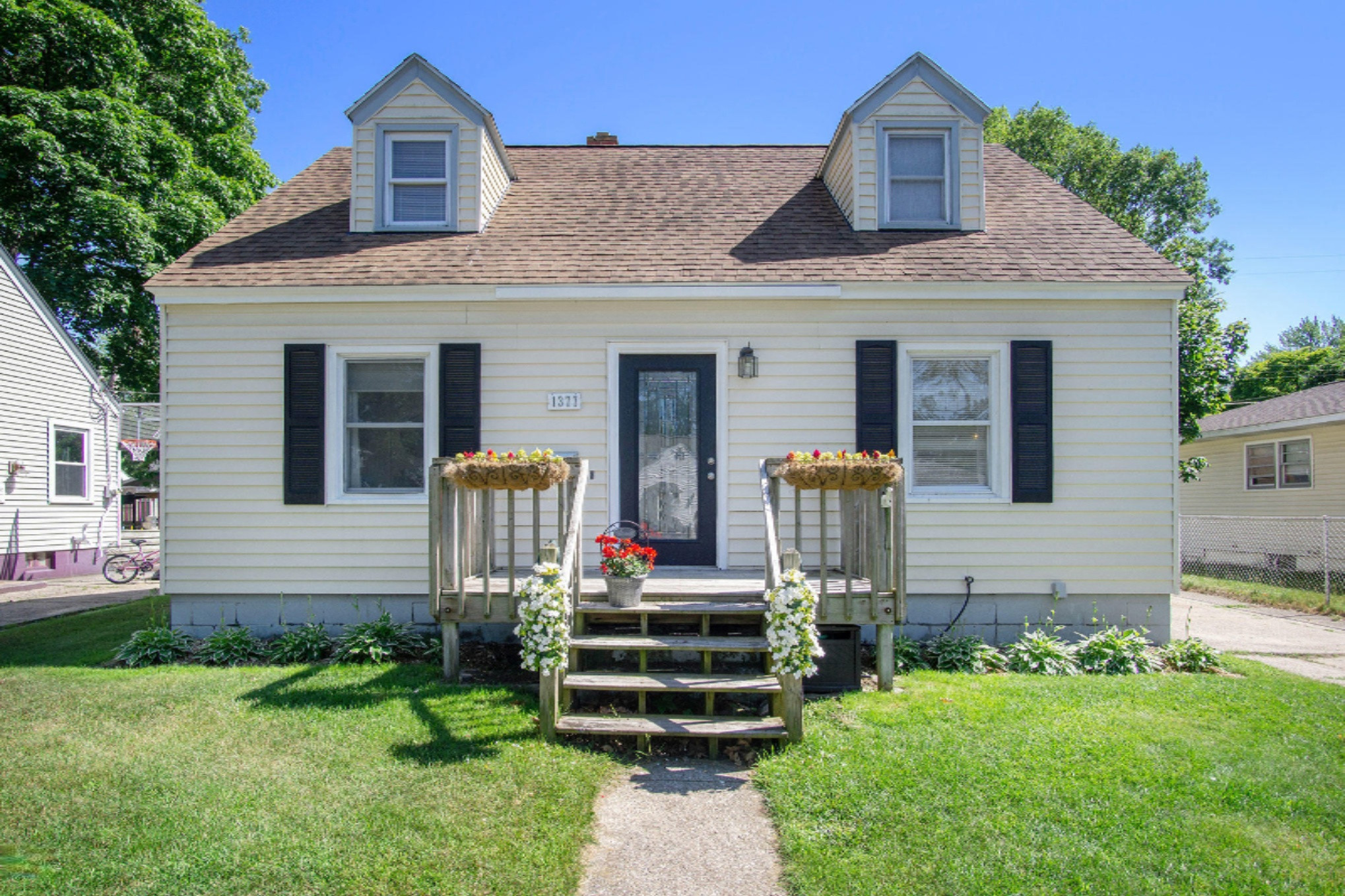 1377 Cornell Road Muskegon, MI 49441 - Photo 3 of 36 Exterior 3