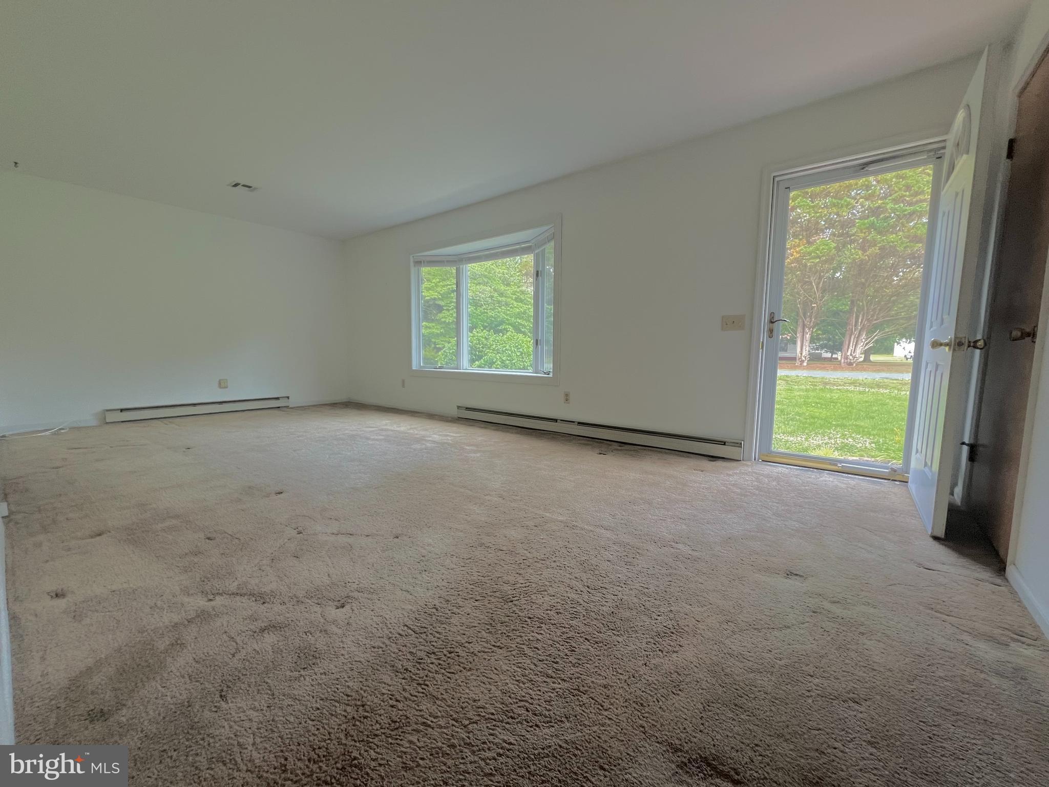 8840 Shell Road Delmar, MD 21875 - Photo 6 of 11 living room