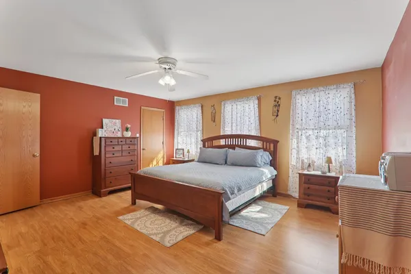 $389,000 | 13500 Lavergne Avenue, Crestwood, IL 60418