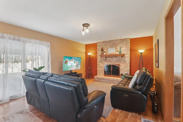 $389,000 | 13500 Lavergne Avenue, Crestwood, IL 60418