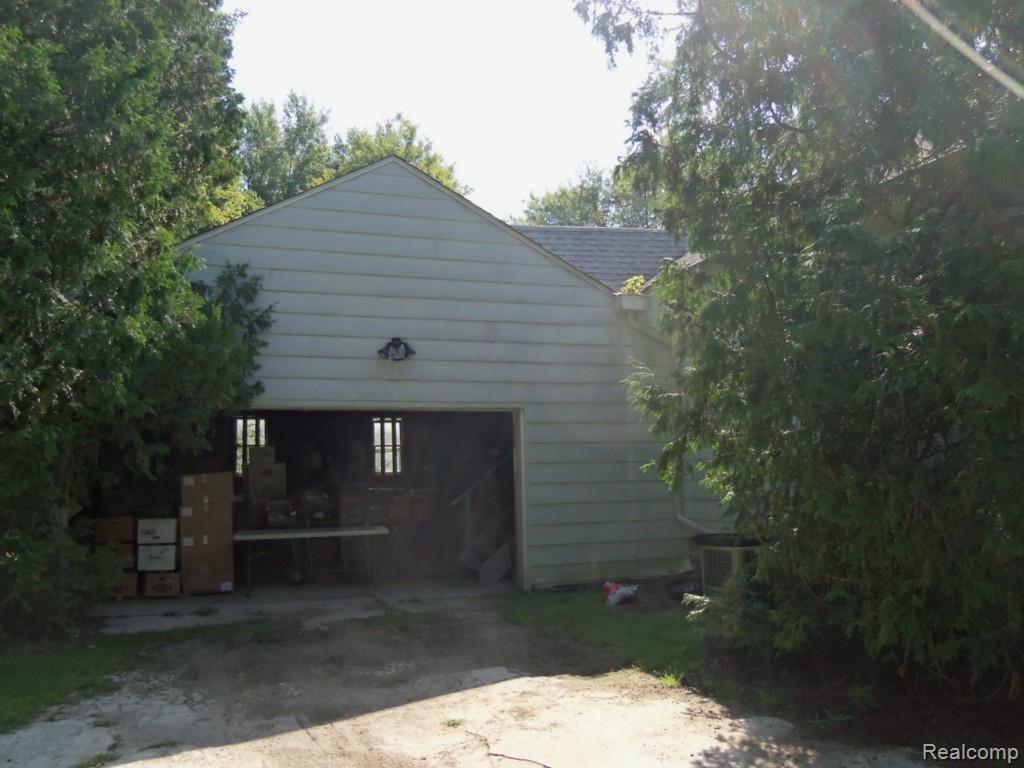 24641 24 Mile Road Macomb, MI 48042 - Photo 15 of 20 Garage is attached to rear of house