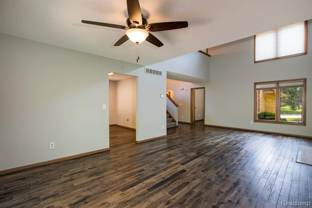 22140 River Ridge Trail Farmington Hills, MI 48335 - Photo 4 of 27