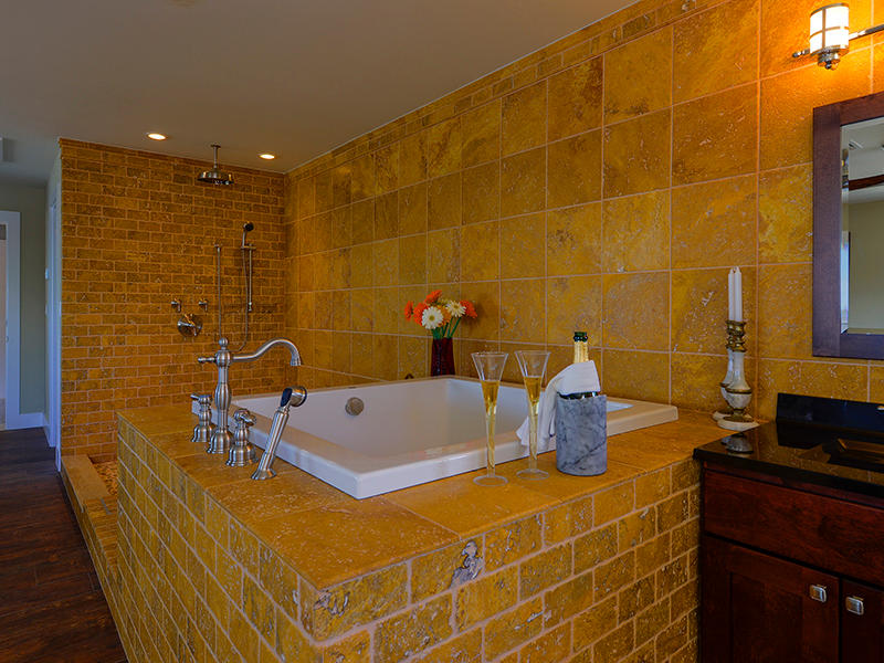 150 Redwing Road Tavernier, FL 33070 - Photo 13 of 37 Large Soaking Tub