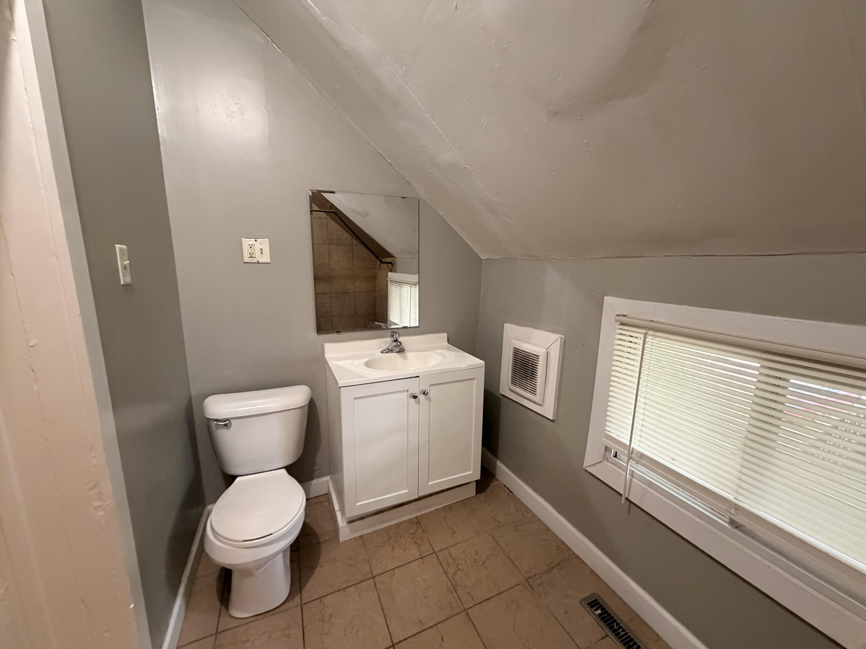 1623 Maple Street Racine, WI 53404 - Photo 10 of 15 Bathroom