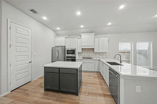 $2,600 | 31527 Splitting Willow Lane, Fulshear, TX 77441