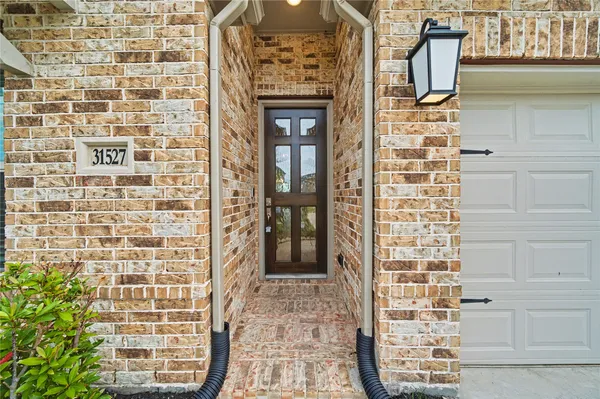 $2,600 | 31527 Splitting Willow Lane, Fulshear, TX 77441