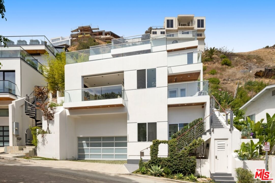 17713 Posetano Road Pacific Palisades, CA 90272 - Photo 2 of 24