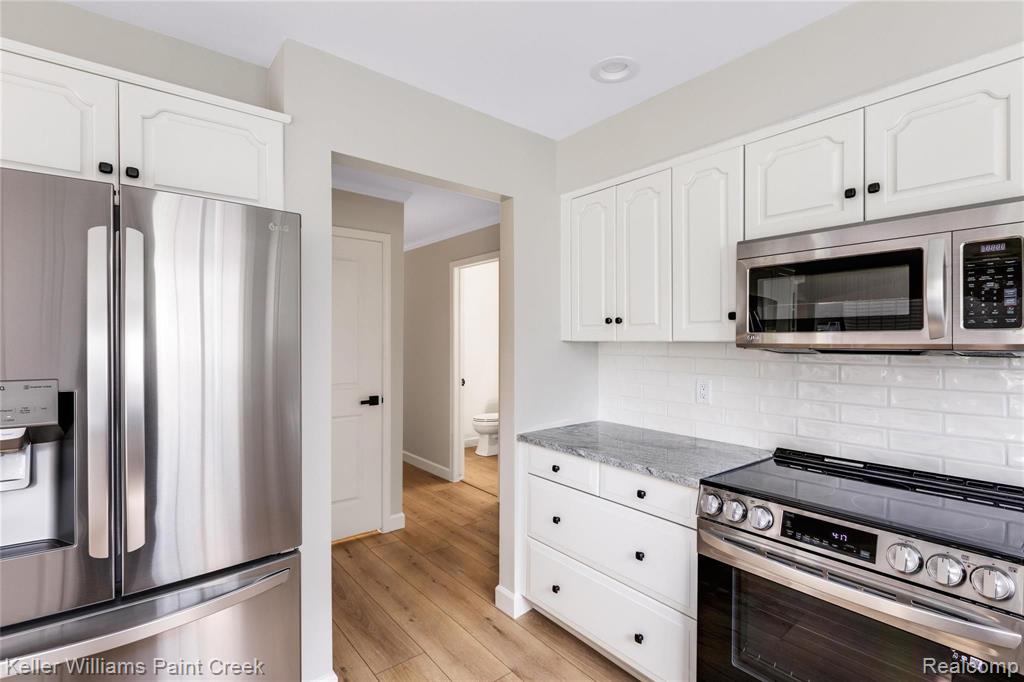 332 Lake Forest Road Rochester Hills, MI 48309 - Photo 24 of 48