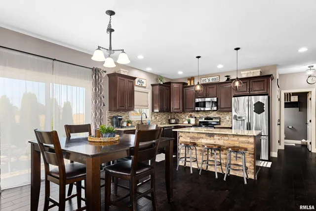 $524,900 | 1700 Kensington Drive, Washington, IL 61571