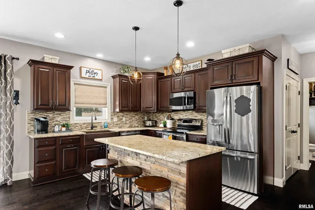 $524,900 | 1700 Kensington Drive, Washington, IL 61571