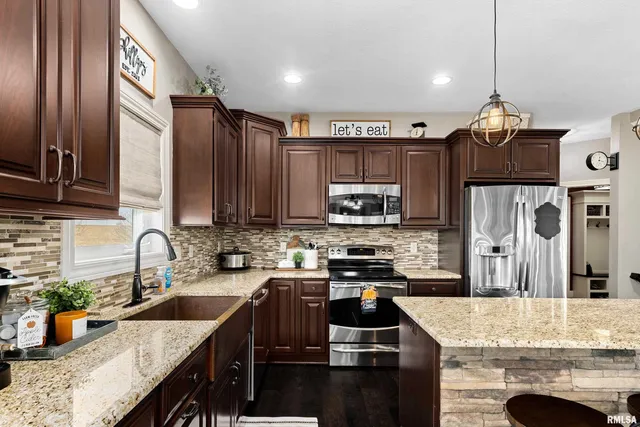 $524,900 | 1700 Kensington Drive, Washington, IL 61571