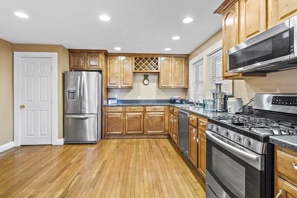 89 Florence Street Everett, MA 02149 - Photo 4 of 16 Gallery Image 4
