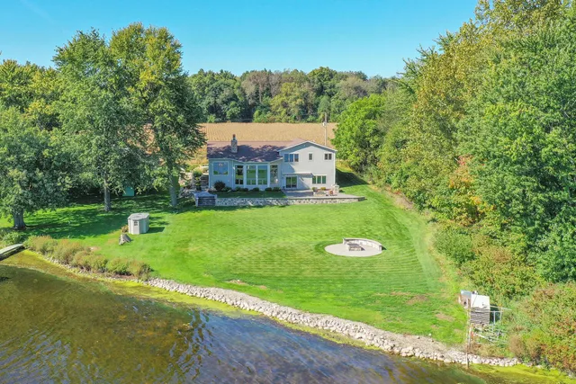 $1,050,000 | 22533 Davis Drive, Vicksburg, MI 49097