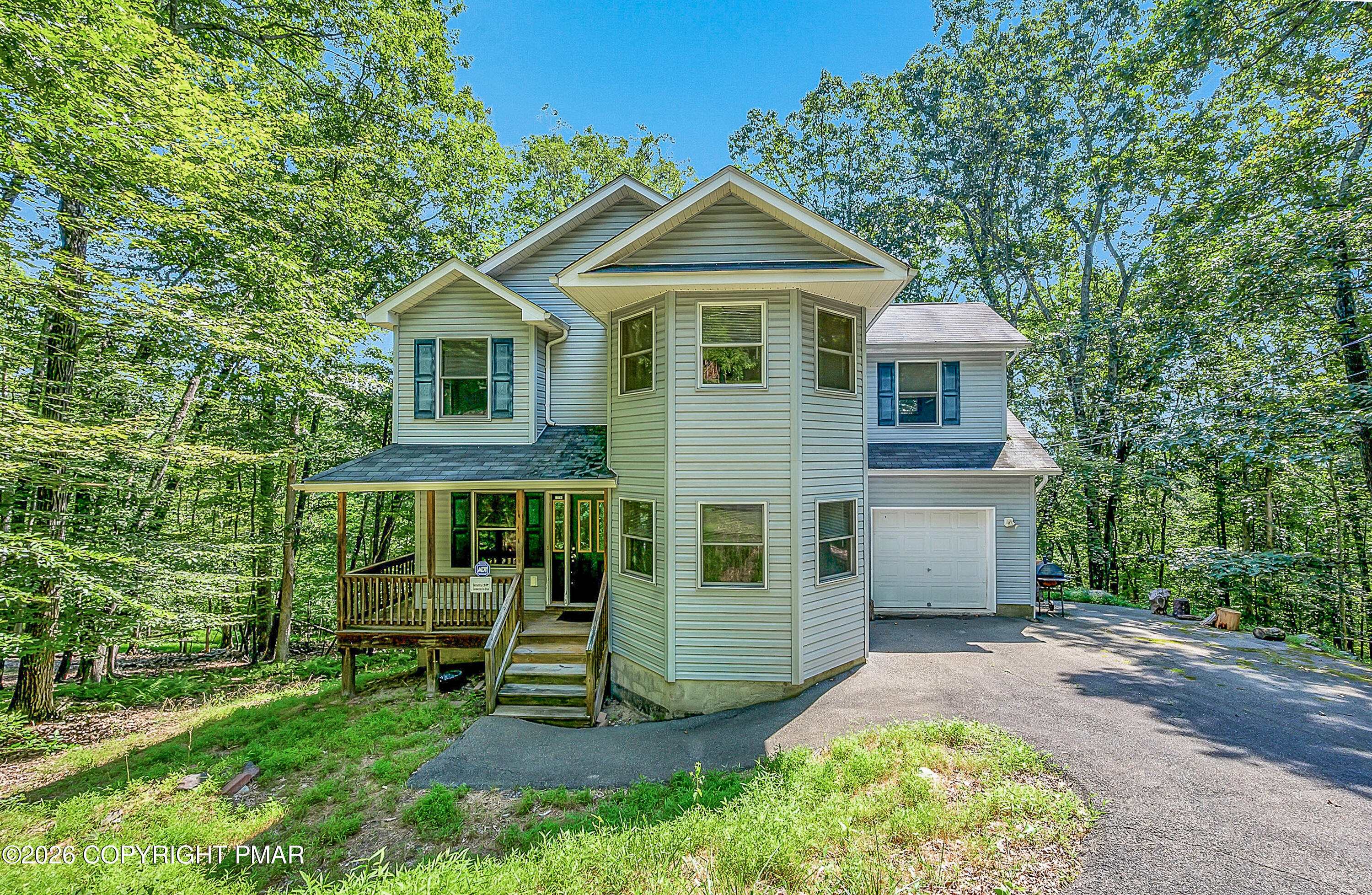164 Bellingham Drive Bushkill, PA 18324 - Photo 1 of 46 Front